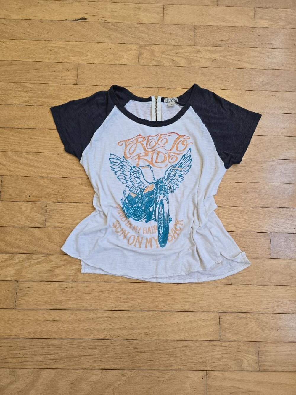 Lucky Brand | Distressed Free To Ride white boho festival t-shirt  | WMS XL